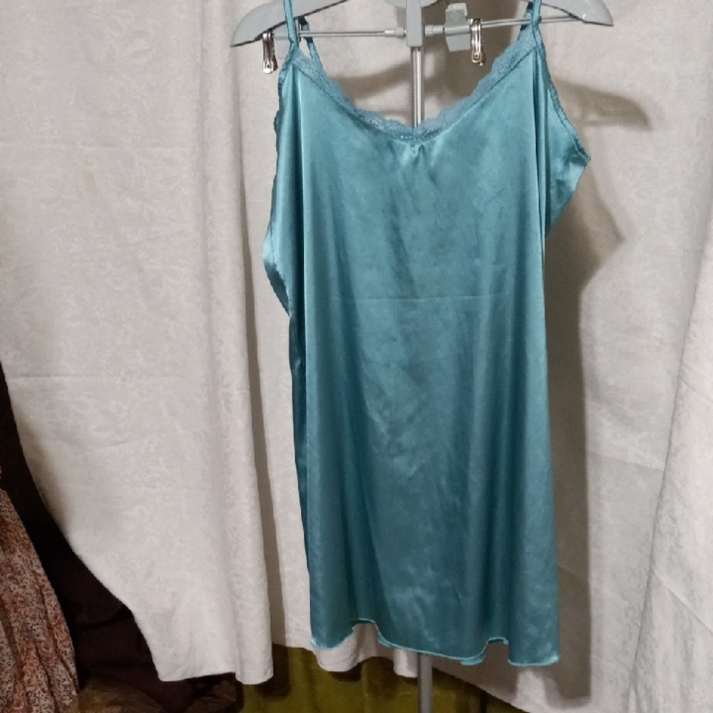 Elegant Satin Slip Sleepwear in Light Emeral Color
